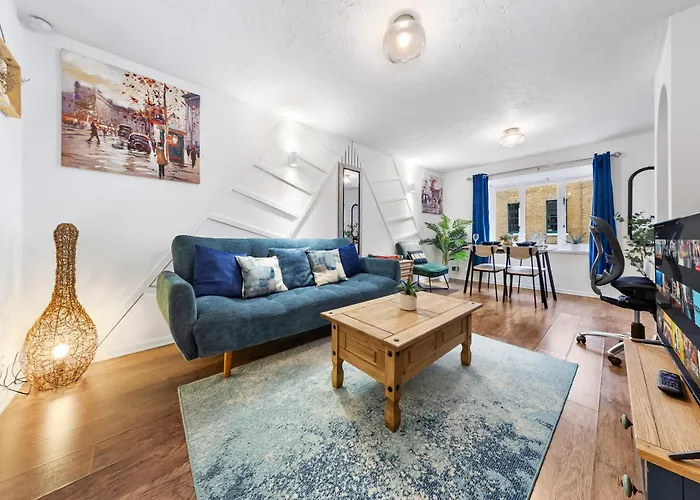 Quirky Canary 2Bed, Free Parking, Smart Tv & Games