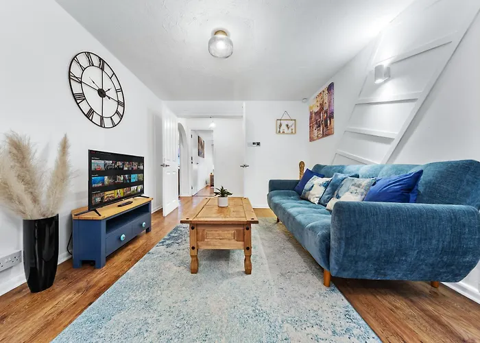 Quirky Canary 2Bed, Free Parking, Smart Tv & Games