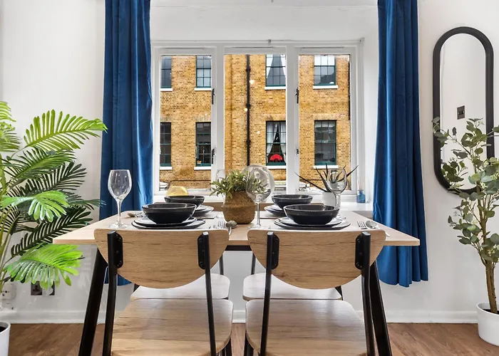 Quirky Canary 2Bed, Free Parking, Smart Tv & Games